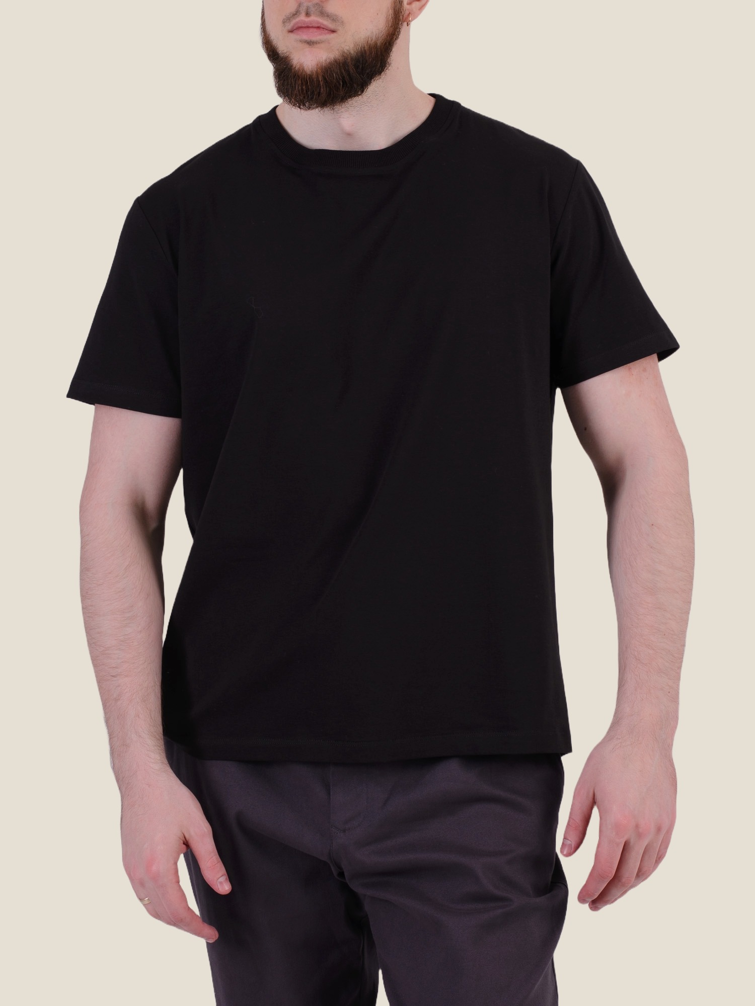 Футболка чорна однотонна